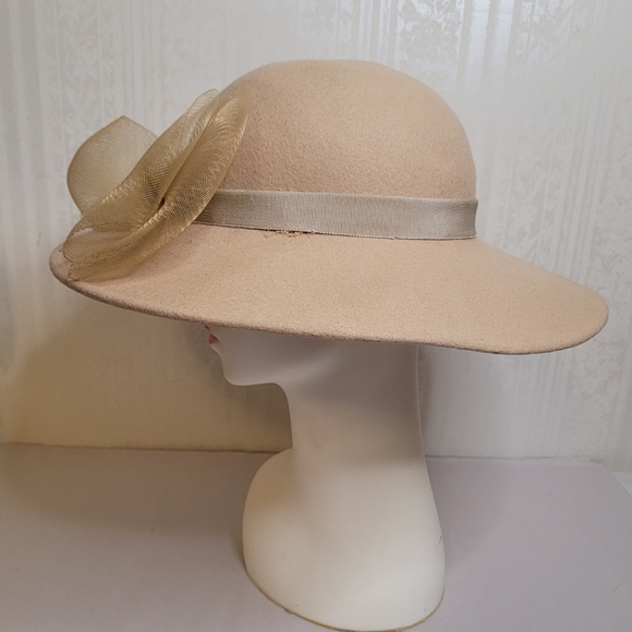 Vintage Wool Felt Cloche Hat Sculptural Net Bow Mid-Century Ladylike Elegance - Picture 4 of 9